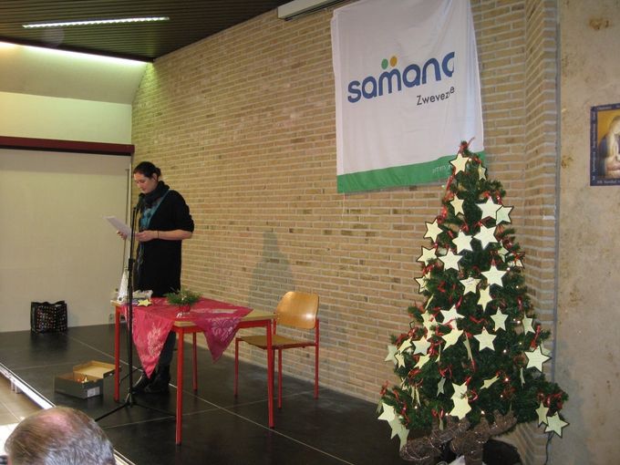 De kerstboom met steren voor Ronny
