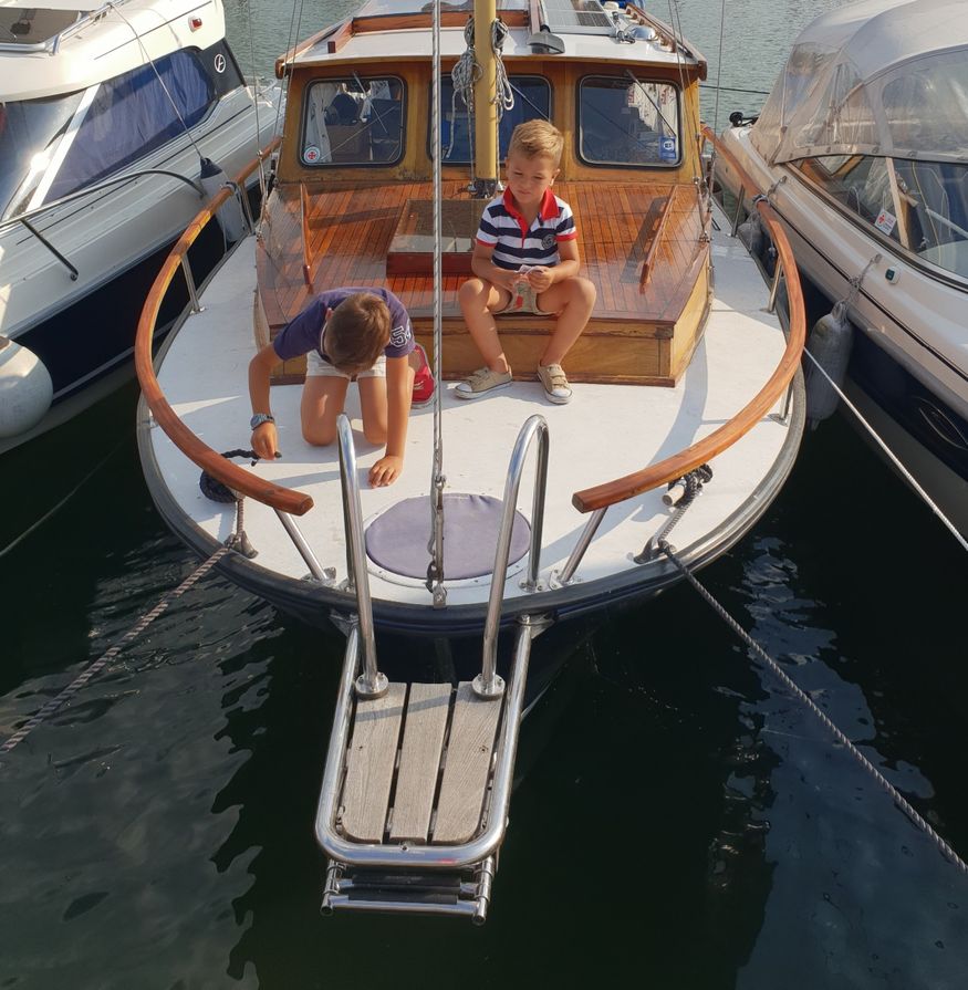 Framtidens designers var med ute på jobb idag i både Stäkets marina och Viggbyholms båthamn! 