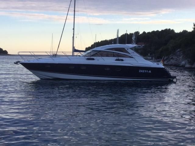 Just nu arbetar vi på inredningen till en Princess V46 i tuffa Carbon Silvertex med dubbelsömmar!