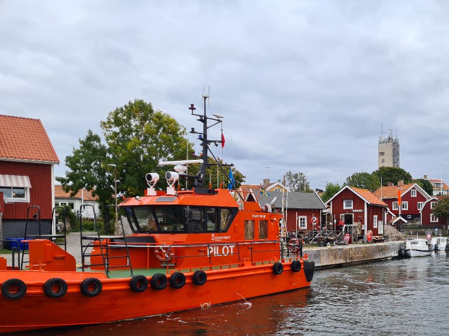 Nu är hösten kommen men vi kan likväl njuta av skärgården! 👍😏 
Tillbaka är vi dock på måndag för att fortsätta förgylla era båtar med nya kapell, dynor, mattor mm!