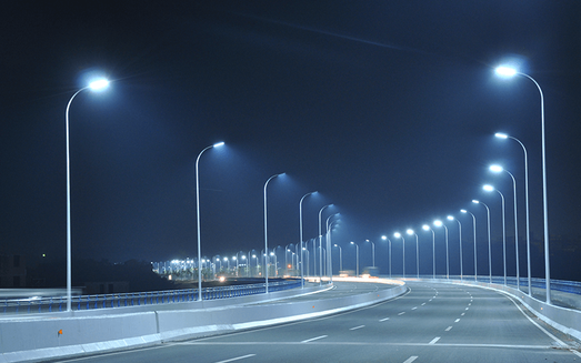 Luminária pública led IP66 com relé 3 pinos e INMETRO, via pública