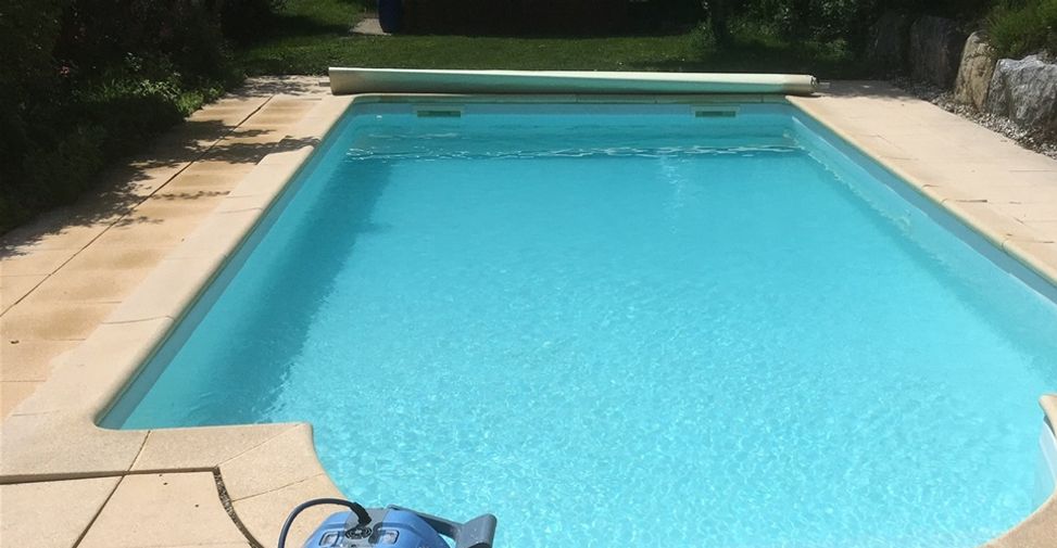 Nettoyage de la piscine avec l’aide du robot
