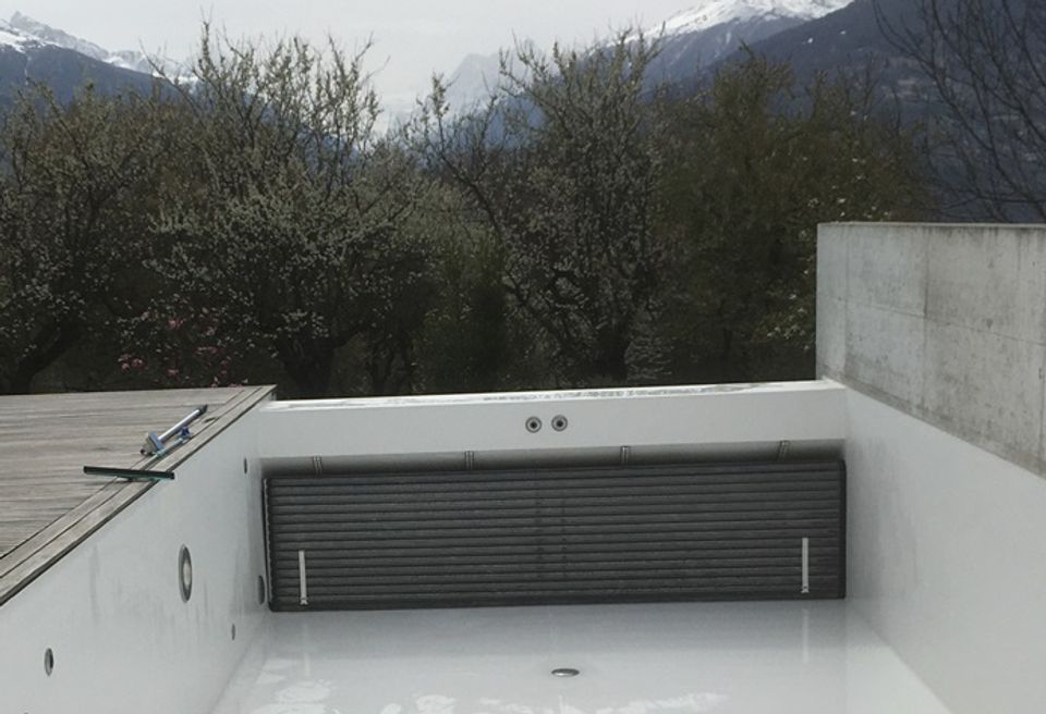 Nettoyage de la piscine et préparation pour la mise en eau