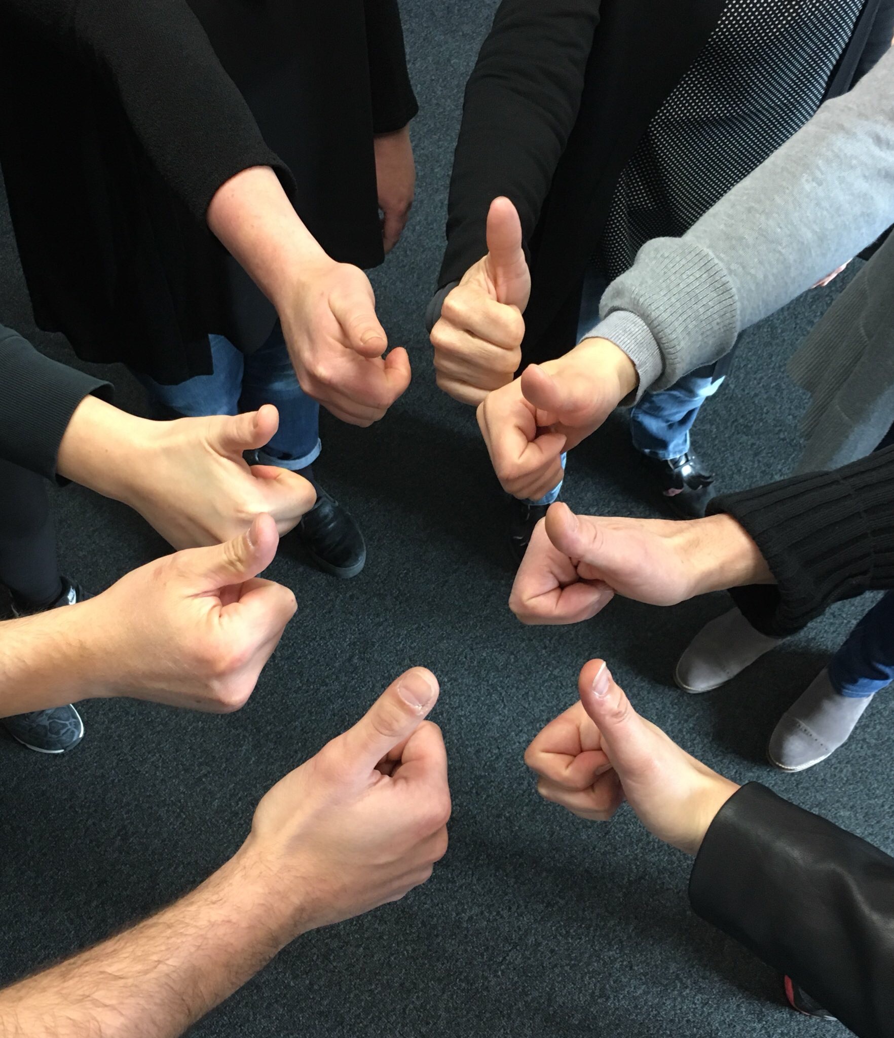 Finger nach oben