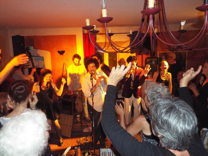 Les Babel Buëch Madam'
présentent leur nouveau set : "Quality street"