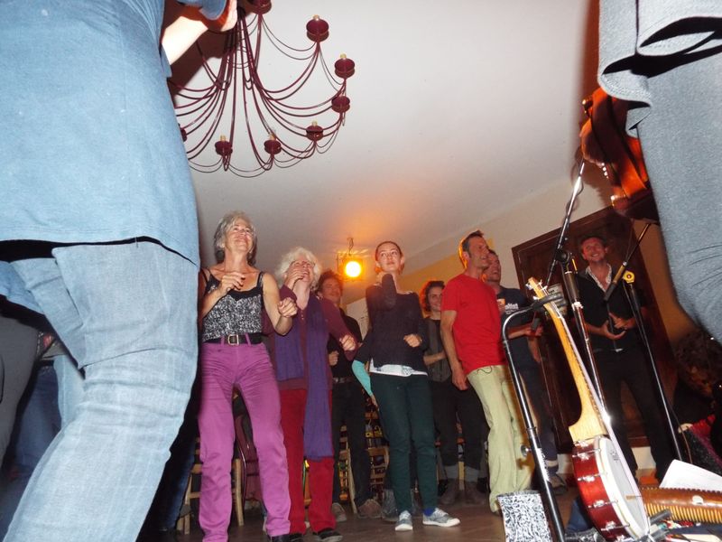 donnes le sourire au public...