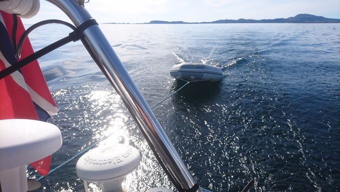 Tanken om tur i stille sommersol