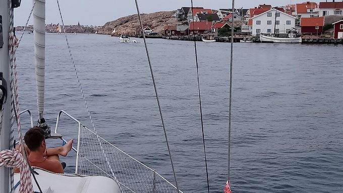 Rasmus ser landskapet gli forbi