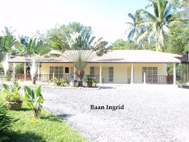 The Ingrid House. Total seven beds, three bathrooms and a large kitchen. Outside a large patio.
