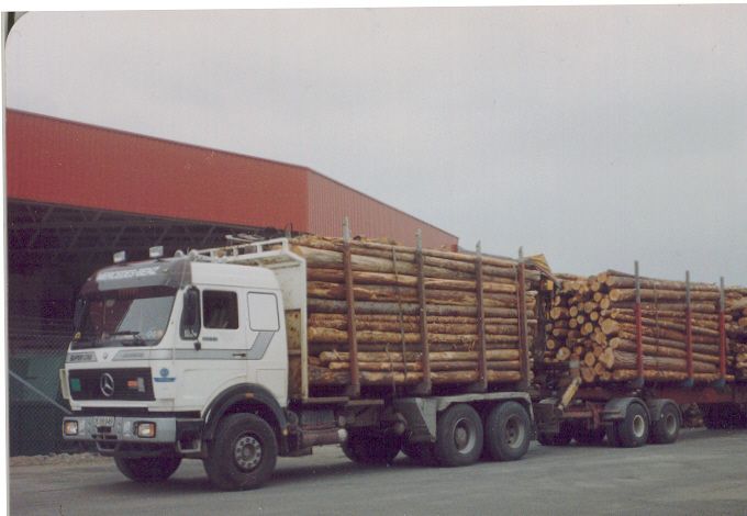 Mercedes 2244 1986 mod 1. 22m 
Den har en Kilafors langhenger.
Brukt av Bjarne Engen