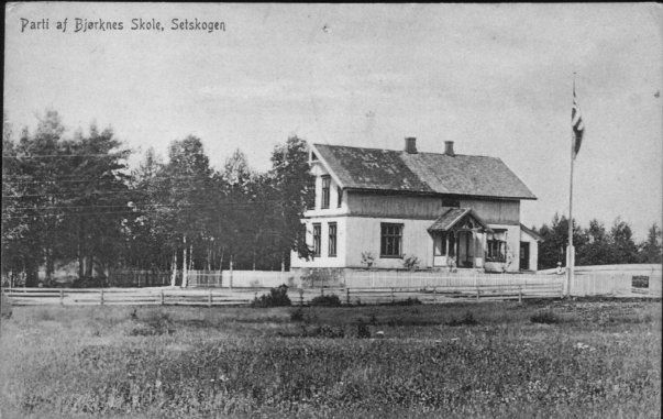 I 1912 ble Tangen skolehus på Enger revet. Skolen ble tilegnet jord fra Heggedal, og den nye skolen ble lagt til Bjørknes, vest for riksveien. Lærer Julius Moe  søkte skolestyret om å få satt opp fjøs og låve, noe som ble gjort. Bjørknes skole var både lærerbolig og støttebruk. Julius Moe sluttet i lærer- og klokkerplikten i 1920, og den nye læreren var T. Heggland fra Flekkefjørd. Da Heggland sluttet i 1926, overtok Johan Ørjaseter f. 1902 i Skjåk i Gudbrandsdalen, som lærer på Bjørknes Skole. Johan Ørjaseter giftet seg med i 1951 med lærerinne Julie Dortea Halvorsen f. 1917 i Hønefoss.

Kilde: Gårds- og Slektshistorie Høland og Setskog bind 1. side 191
Forfattere: Gunn Cathrine Varder Løwe og Odd Ottesen.