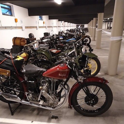 Lyxigt garage men oljepölen kan ju inte vara min!