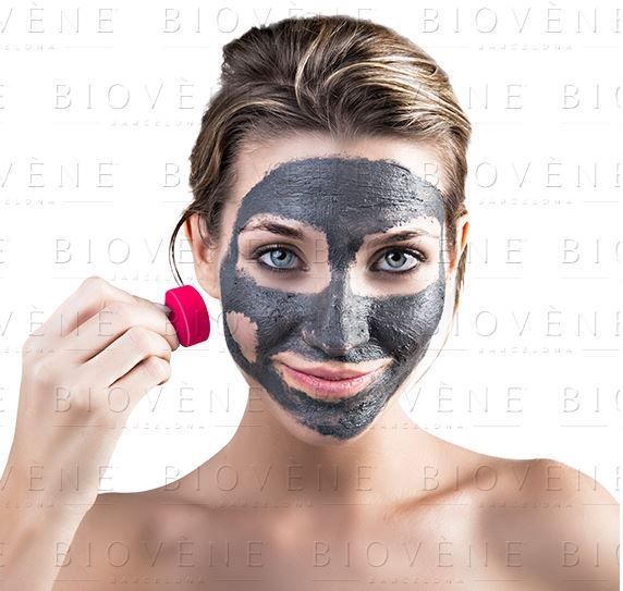 Biovene Magnetic mask er djúphreinsandi og rakagefandi maski sem hentar öllum húðgerðum. https://www.youtube.com/watch?v=cKWzHoIIxPg