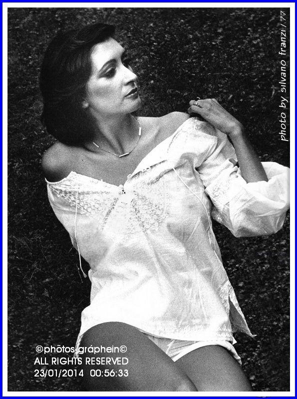 Portrait outdoors on a rainy day -  Model Gina
 -  PH Silvano Franzi -  Shooting outdoors in the rain at Bognanco Terme
