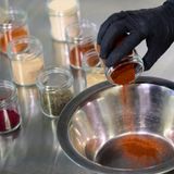 Gewürze mischen für die Kamera