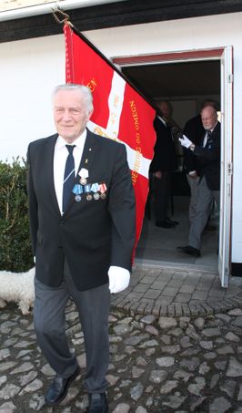 6 Bær fanen ud (2)