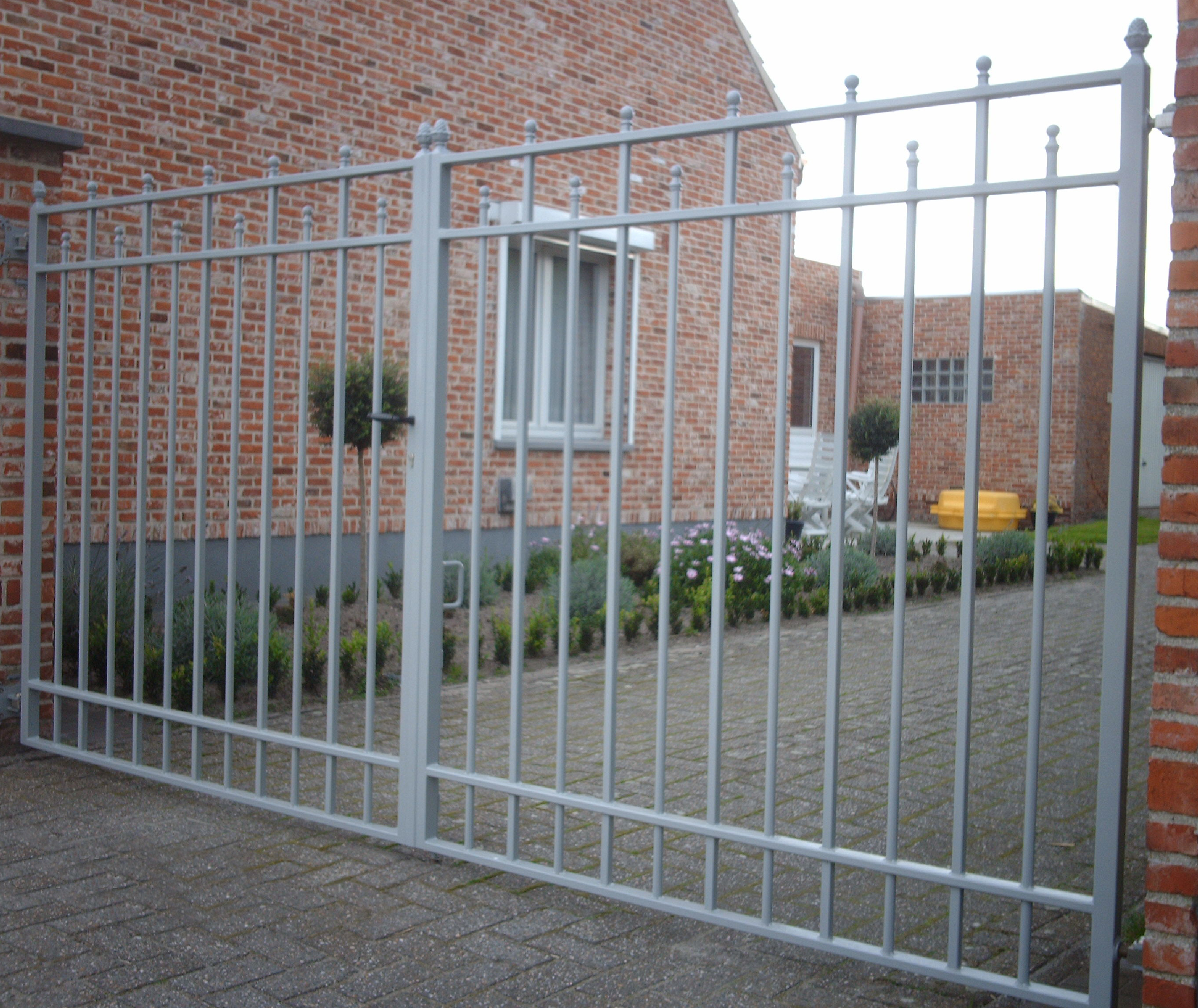rechte spijlen poort recht