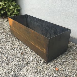 Kruidenbak in cortenstaal (massief) na 1 week buiten