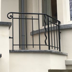 Gerestaureerde art deco balustrade