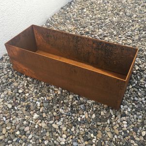 Urban farming - plantenbak in Corten staal na 2 maand