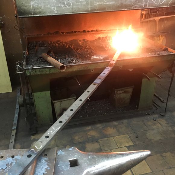 Warmen en smeden balustrade in golving