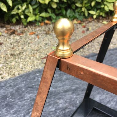 Detail koperwerk lantaarn geplooid en geklonken