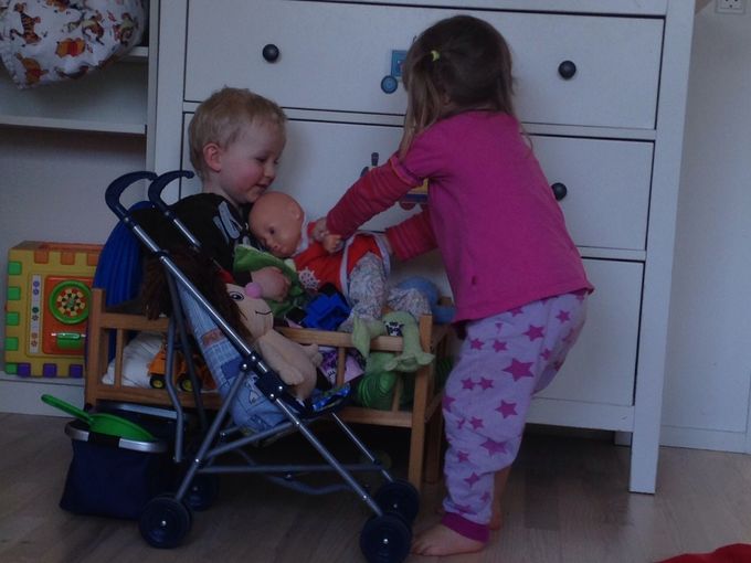 Rolleleg med dukker