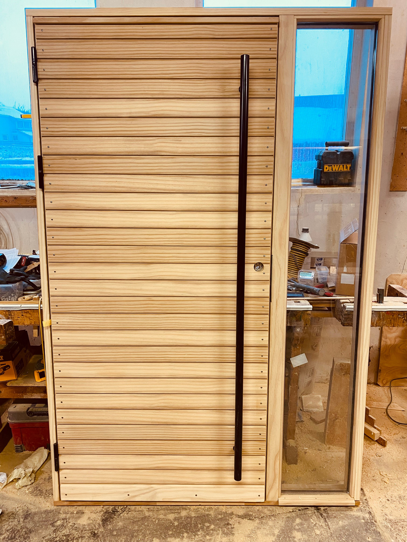 Accoya ytterdør med sidefelt