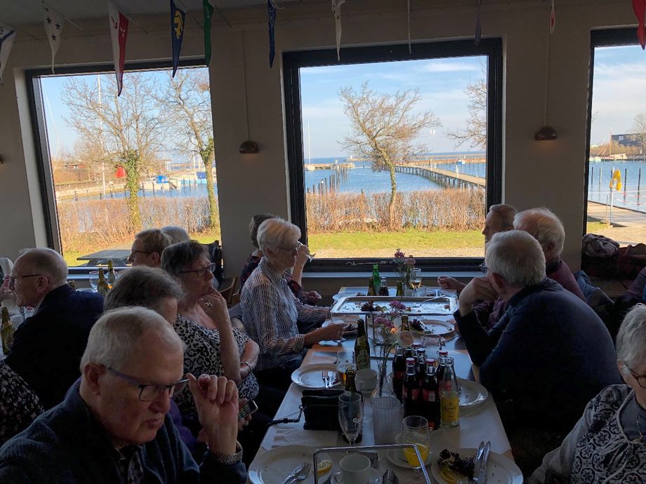 Dejlig udsigt til lystbådhavnen og Øresund. Børge havde lige været et smut i Sverige for at samle lidt ekstra appetit.