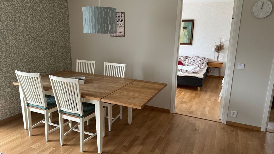 Matbord-Sommarhuset Beddingestrand