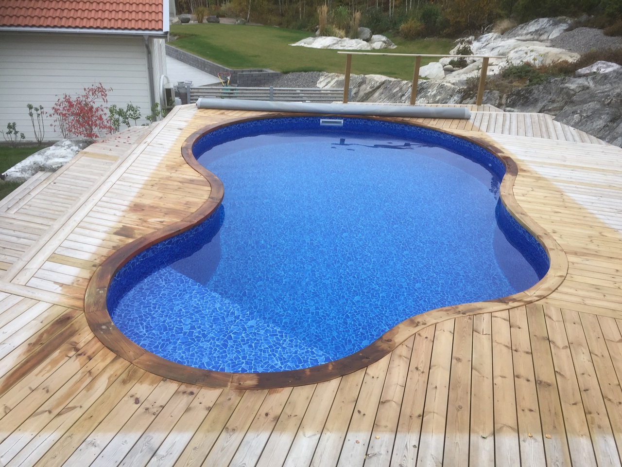 Poolbyggarna bygger friformspool
