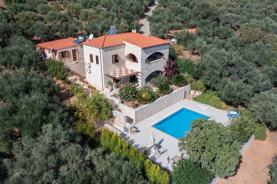 Luxury-stone-villa (2)