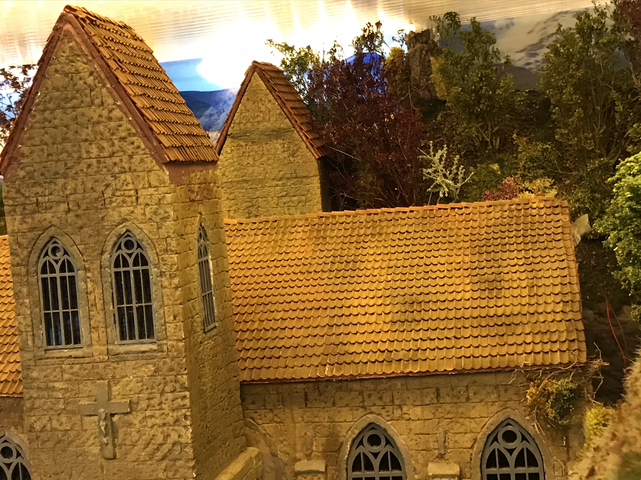 4000 juweela tiles are used for the roof