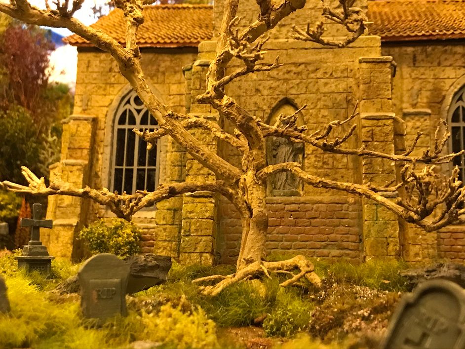 Gauge one modelrailroading using a bonzai tree