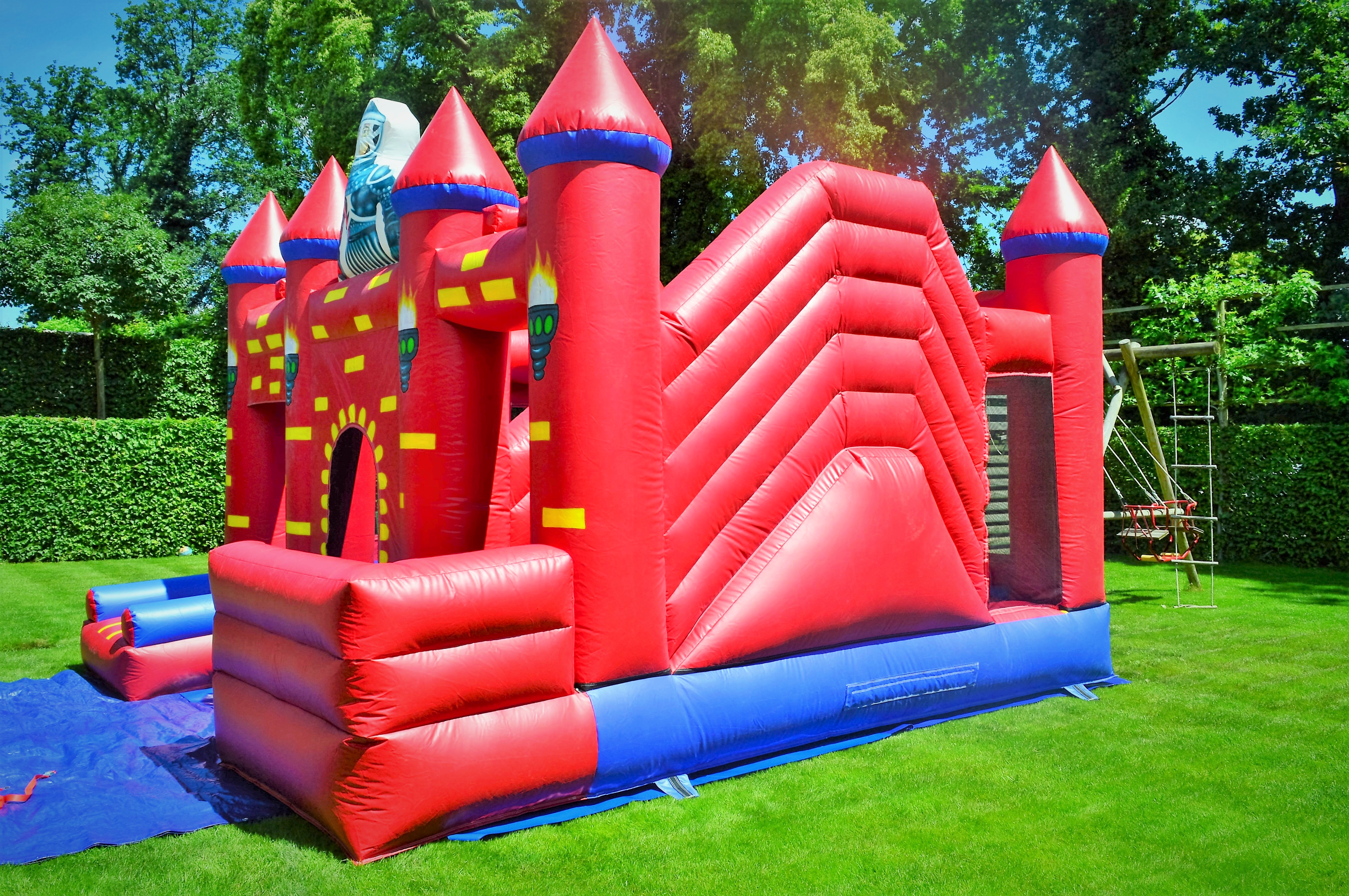 verhuur springkasteel Mega Burcht1_edited1