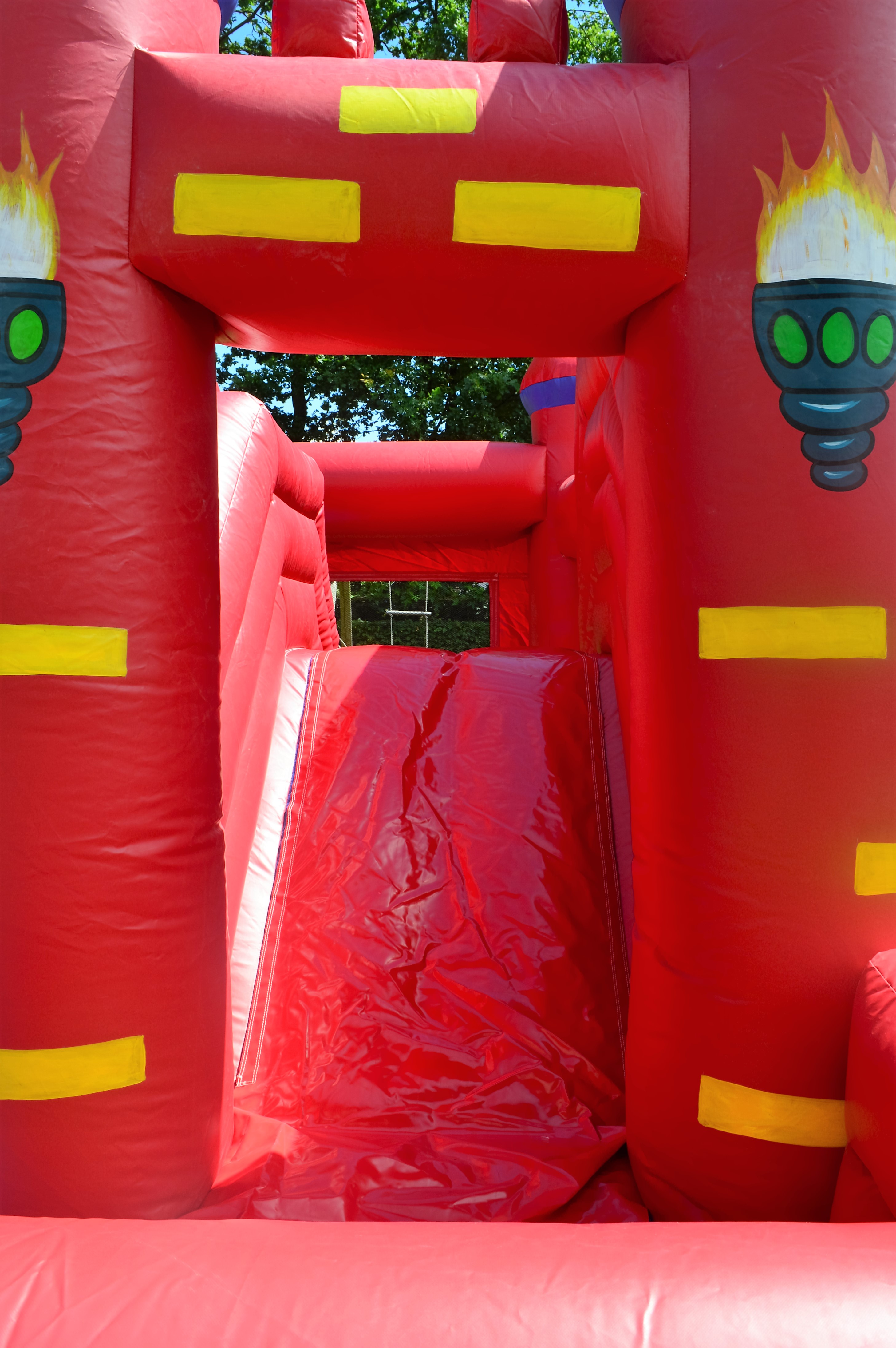 verhuur springkasteel Mega Burcht5