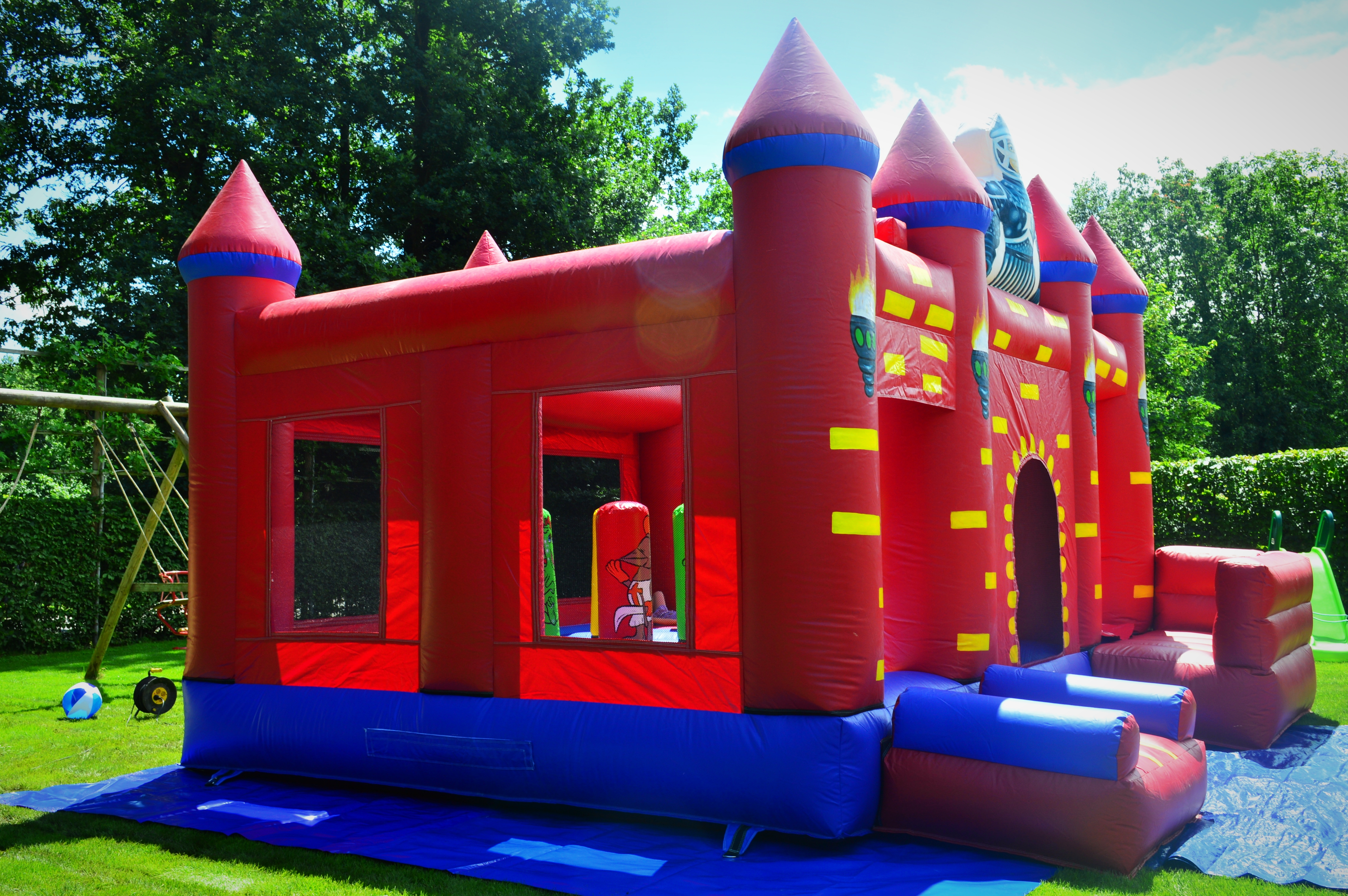 verhuur springkasteel Mega Burcht7_edited1