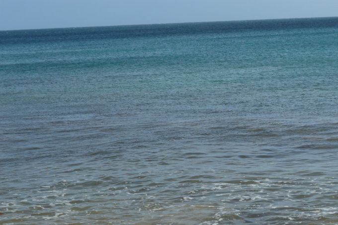Een avondwandeling langs de blauwe zee in Sal -St. Maria Cabo Verde. Een grote zandbak voor de kinderen.
Une balade nocturne le long de la mer bleue à Sal - St. Maria Cabo Verde. Un grand bac à sable pour les enfants.
An evening stroll along the blue sea in Sal-St. Maria Cabo Verde. A big sandbox for the children.
