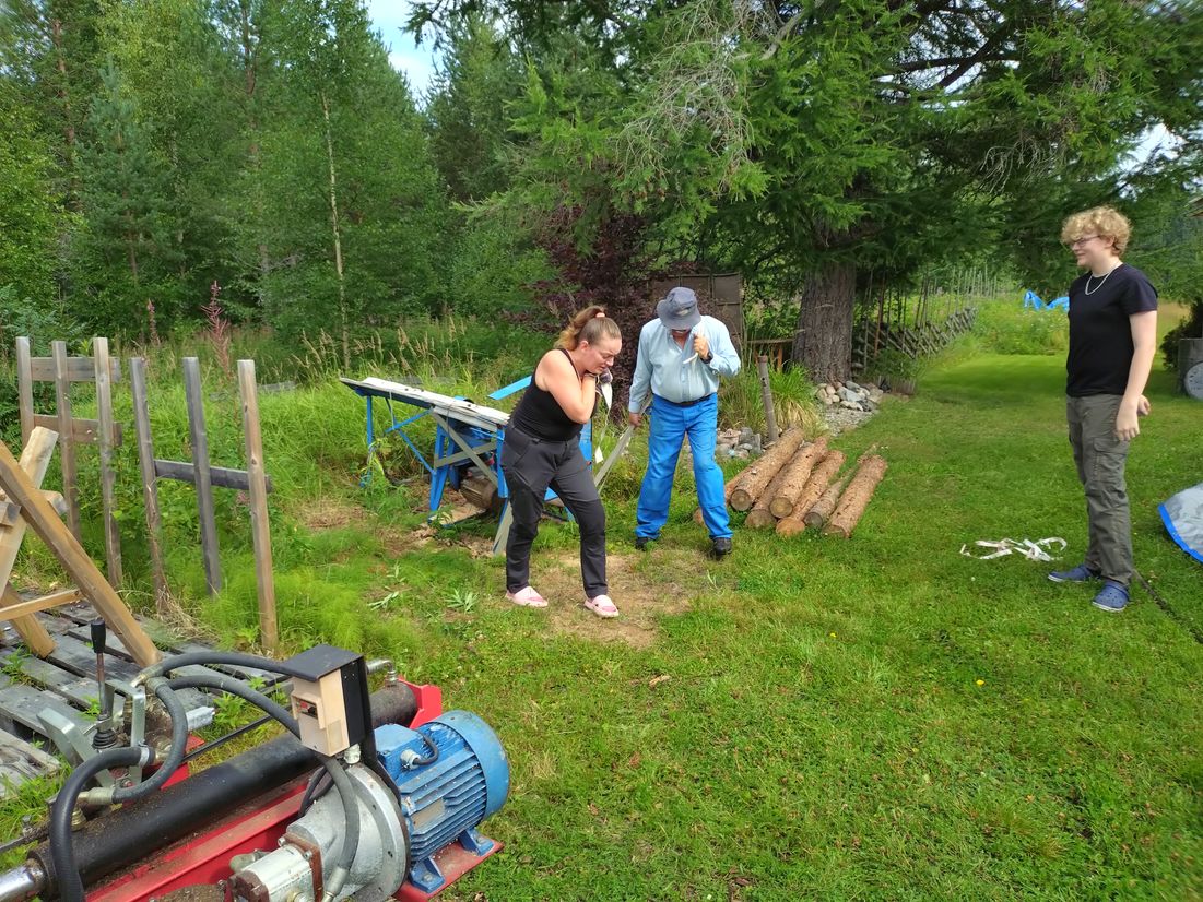 kapen dras fram till ved backen, tungt är det