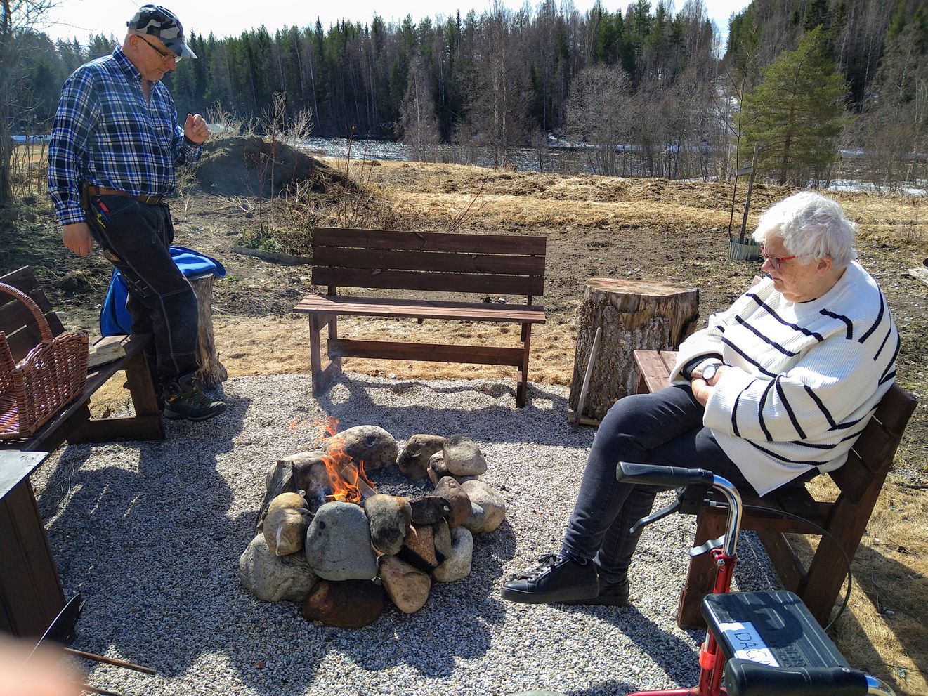 Lunch vid eldplatsen