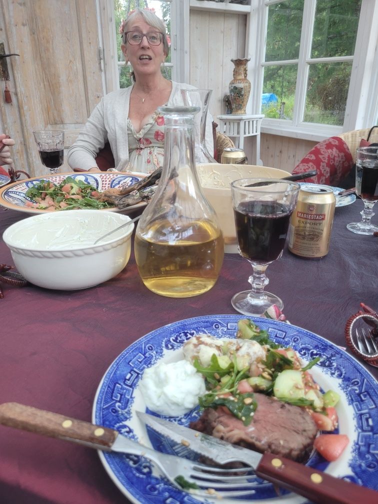 midsommar middagen fick bli inne på verandan