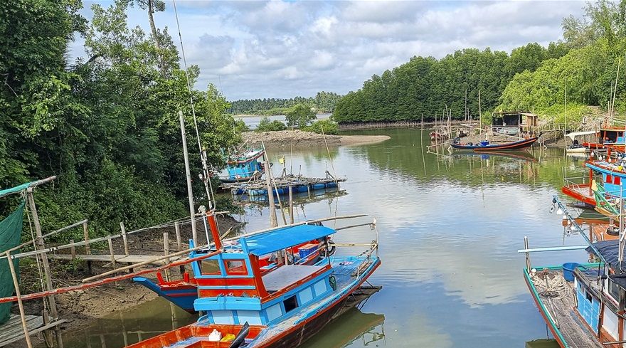 Petit port de pêche en rivière prés de Chumphon