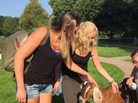Natasja en Kayleigh: 'Je kunt goed zien dat de kinderen erg genieten van de activiteiten.'