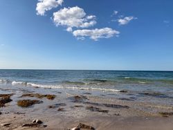 Strand og sky