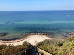 Strand og trappe