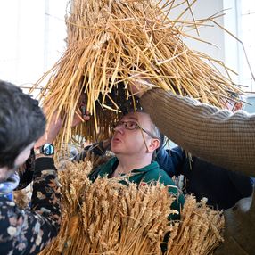 _Z9A1343 Tom Sennett straw bear 2025