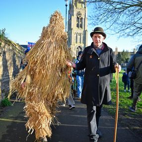 _Z9A1388 Straw bear parade 2025