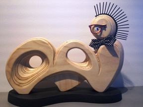 Liggende figur med brille
Kryssfinér, plast og stoff, 60x40x5