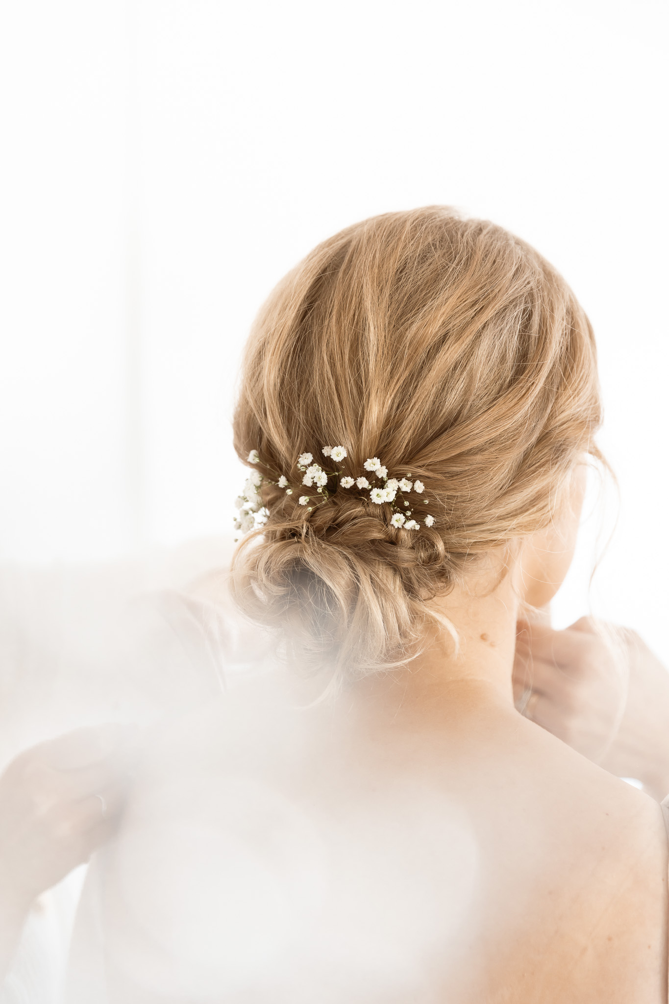 Bröllop i Bohuslän. Bröllopsfotograf, brudmakeup & bruduppsättning