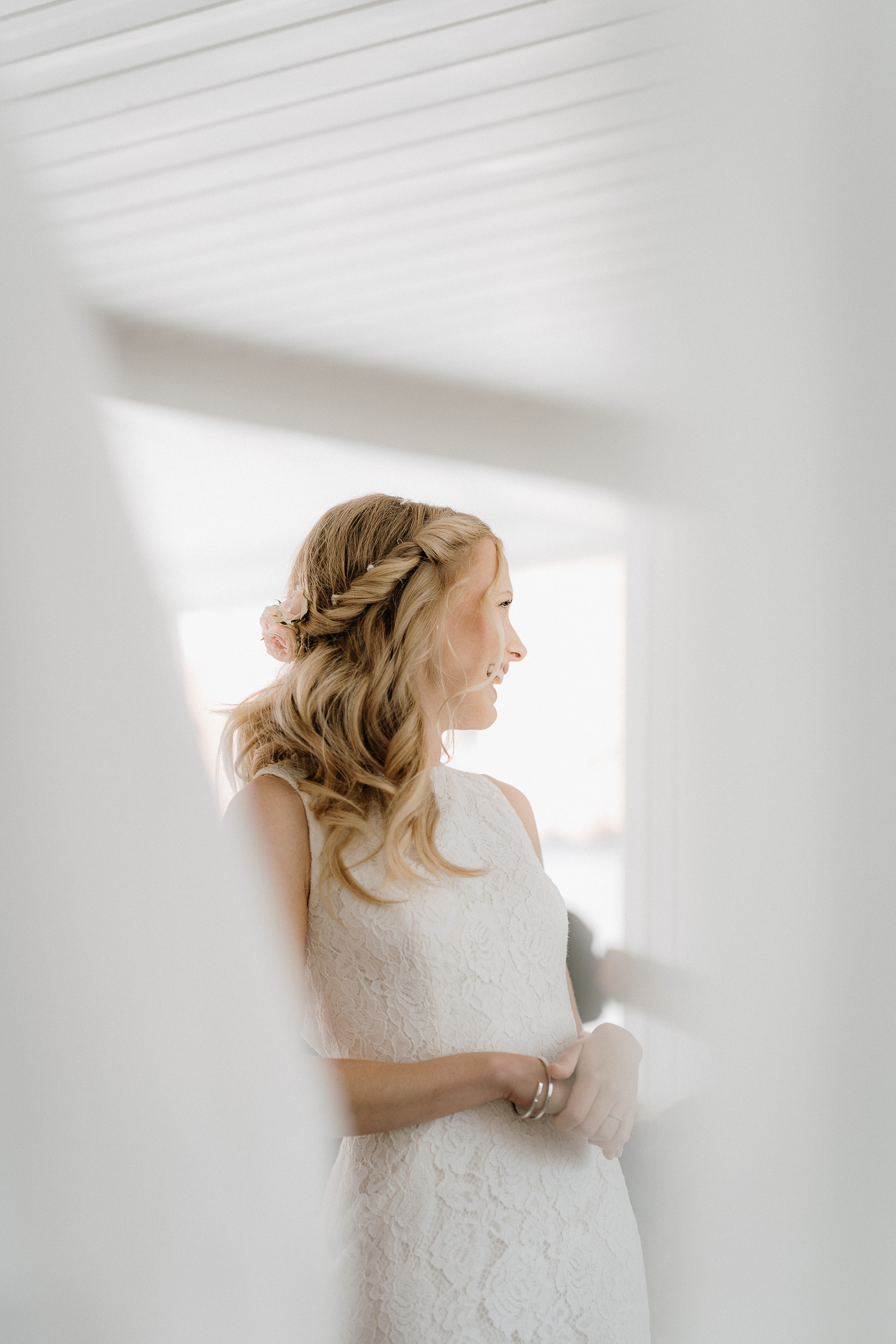 Bröllop i Bohuslän. Bröllopsfotograf, brudmakeup & bruduppsättning